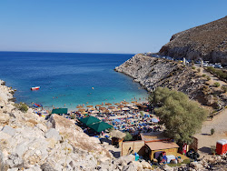 Foto von Glaroi Beach mit sehr sauber Sauberkeitsgrad