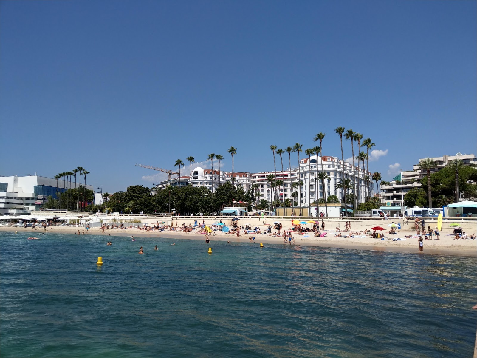 Foto von Plage Mace mit geräumige küstenlinie