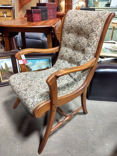 Consignment Shop «New Leaf Home Furnishings», reviews and photos, 2449 Pierce Dr #3, Spring Grove, IL 60081, USA