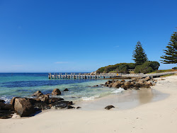Foto van Granny's Pool Beach met recht en lang