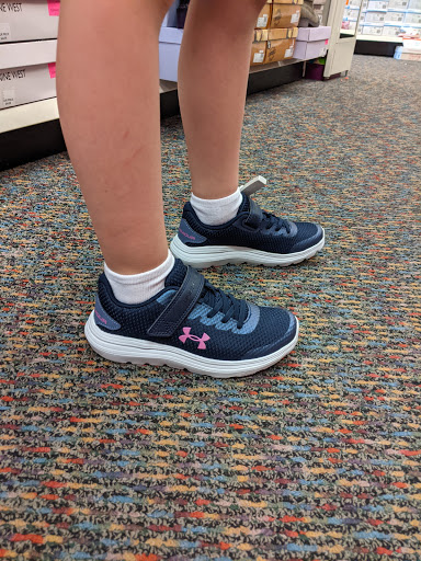 Shoe Store «Shoe Carnival», reviews and photos, 3800 Merle Hay Rd, Des Moines, IA 50310, USA