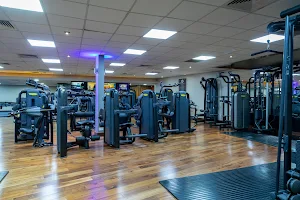 Gold's Gym image