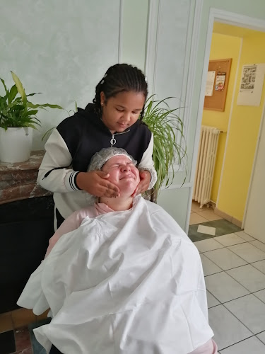 Elodie Lazarek Les Mains du Cœur Socio-Esthéticienne et Coach en Image à Haillicourt