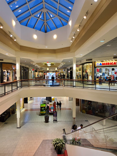 Shopping Mall «North Riverside Park Mall», reviews and photos, 7501 W Cermak Rd, N Riverside, IL 60546, USA