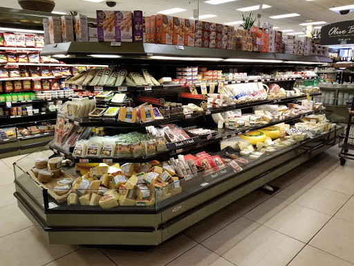 Supermarket «Treasure Island Foods», reviews and photos, 1526 E 55th St, Chicago, IL 60615, USA