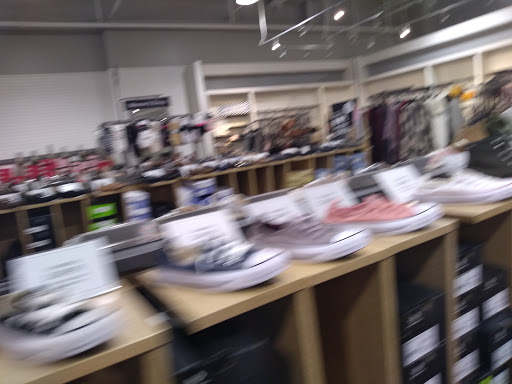Shoe Store «DSW Designer Shoe Warehouse», reviews and photos, 1 Walden Galleria, Buffalo, NY 14225, USA