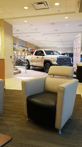 Toyota Dealer «Toyota of Naperville», reviews and photos, 1488 Ogden Ave, Naperville, IL 60540, USA