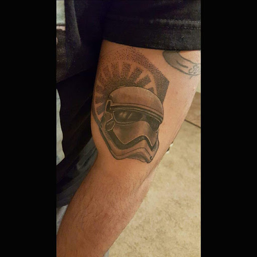 Tattoo Shop «No Egrets Tattoo Studios», reviews and photos, 1128 College St, Clarksville, TN 37040, USA