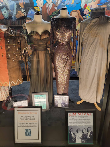 Movie Rental Store «Movie Madness Video», reviews and photos, 4320 SE Belmont St, Portland, OR 97215, USA