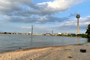 Paradiesstrand Düsseldorf Hafen image