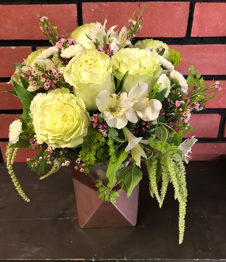 Florist «B&B Flowers and Balloons», reviews and photos, 623 S Pacific Ave, San Pedro, CA 90731, USA