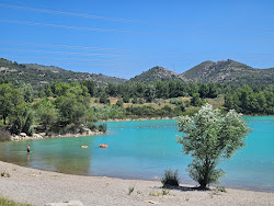 Plage de Peyrolles'in fotoğrafı geniş bir kıyı şeridi ile birlikte