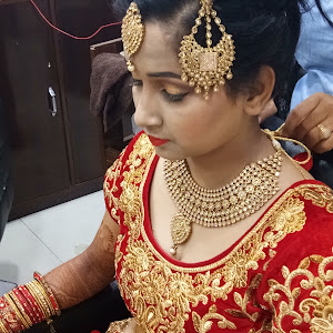 Wella Professionals Bangs Unisex Luxury Saloon photo