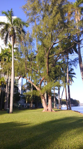 Park «Sewell Park», reviews and photos, 1801 NW S River Dr, Miami, FL 33125, USA