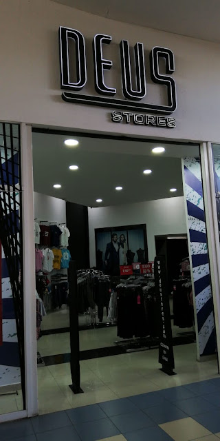 DEUS STORES