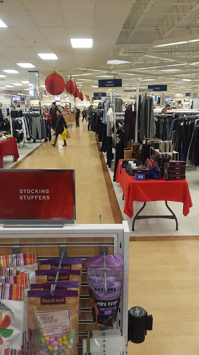 Department Store «Marshalls & HomeGoods», reviews and photos, 6128 Grand Ave, Gurnee, IL 60031, USA