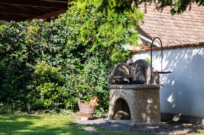 Nyitvatartás: Nyugalom Apartman Hercegkút