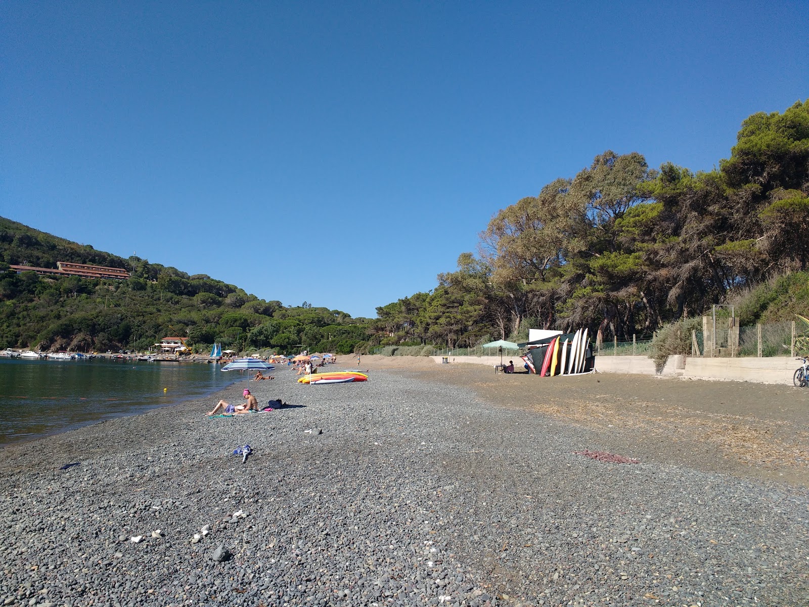 Foto van Margidore beach met grijze kiezel oppervlakte