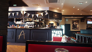 Photo n°40 de La Taverne - Table de caractère - Saint-Nazaire à Saint-Nazaire ()