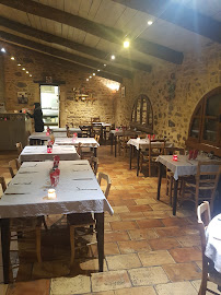 Atmosphère du Restaurant français Restaurant La Farigoulette chez Aurélie dans le GARD à Seynes - n°15