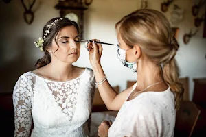 Beauty-Navi Astrid Stiller, mobile Make-up Artist/Visagistin & Hautpflege-Expertin image