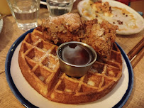 Chicken and Waffles du Restaurant brunch Kozy Notre Dame- All day Brunch & Coffee à Paris - n°4