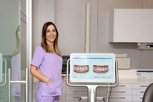 Clínica Dental Artis - Dentistas en Sabadell image