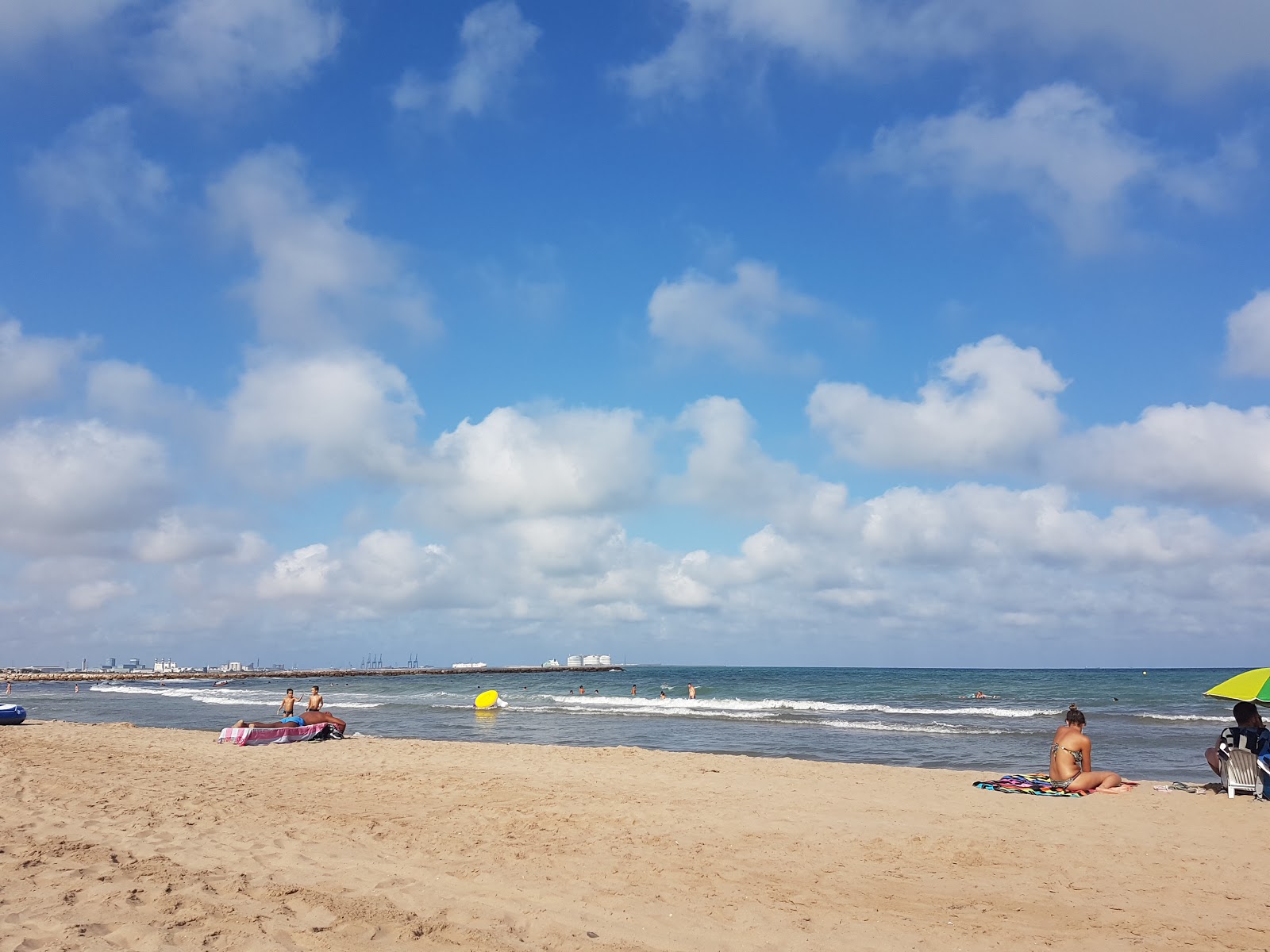 Fotografija Pucol plaža in naselje