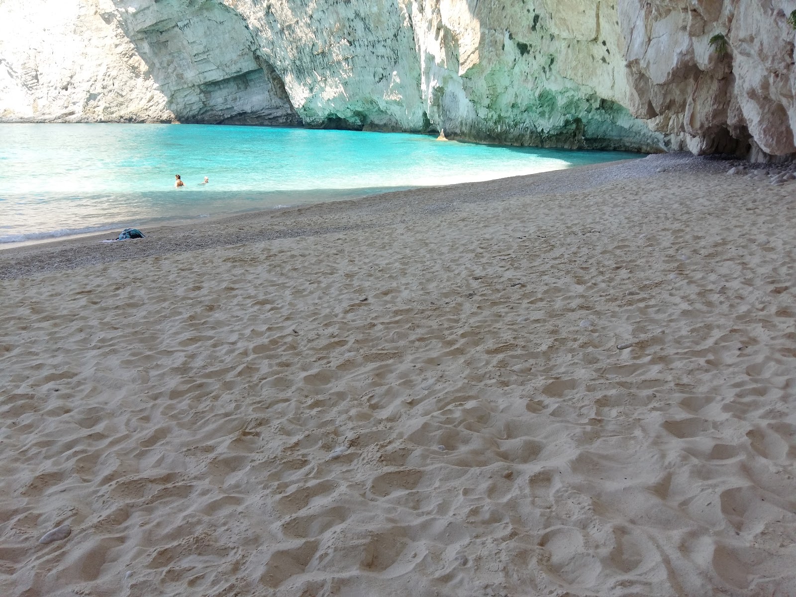 Foto av Sfogio Beach med små beige småsten yta