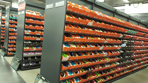 Sporting Goods Store «Nike Clearance Store», reviews and photos, 40-24 College Point Blvd, Flushing, NY 11354, USA