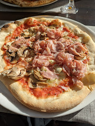 Photo n°31 de Mama Maria à Croix ()