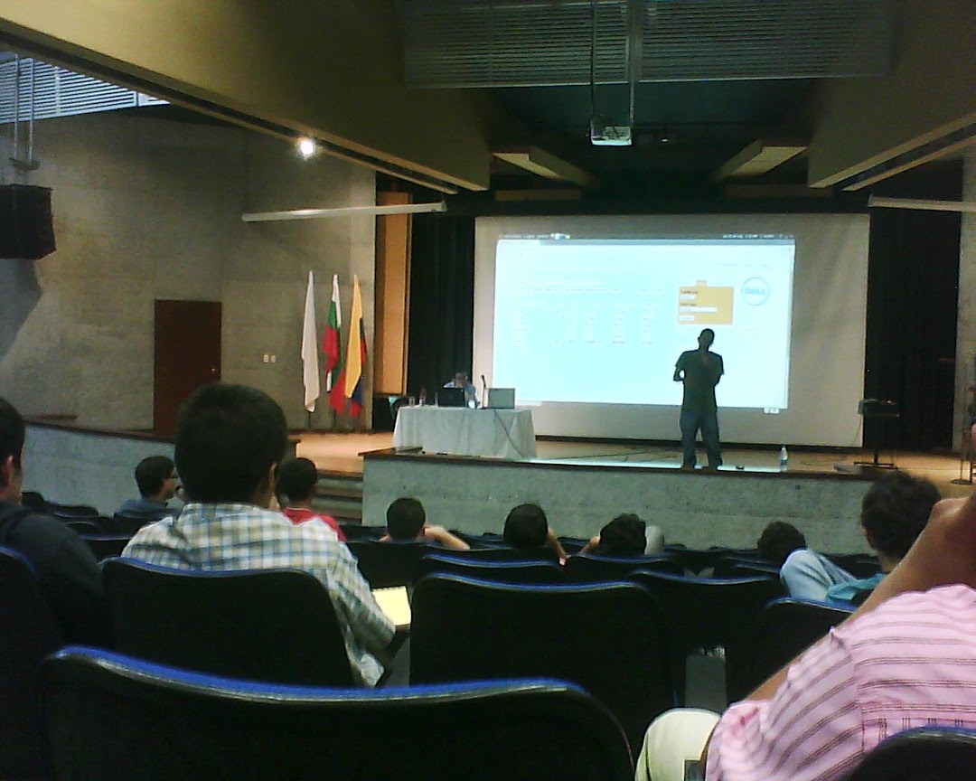 Auditorio Bloque R - Universidad Nacional Sede Manizales Campus La Nubia