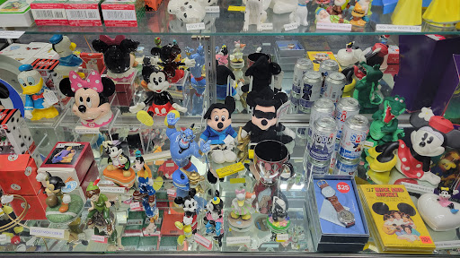 Collectibles Store «Alien Entertainment Store», reviews and photos, 702 S Main St, Lombard, IL 60148, USA