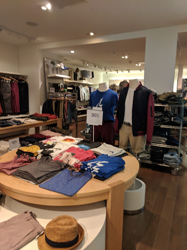 Clothing Store «Gap», reviews and photos, 700 SW 5th Ave, Portland, OR 97204, USA