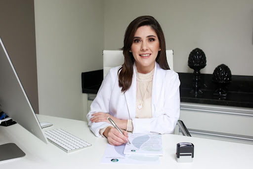 Dra. Mariana Ulbricht Gomes, Ginecologista