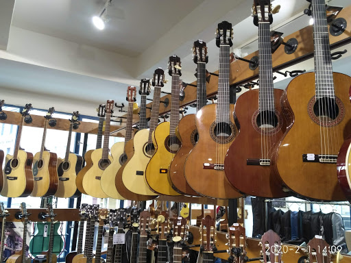 Musical instrument shops in Prague
