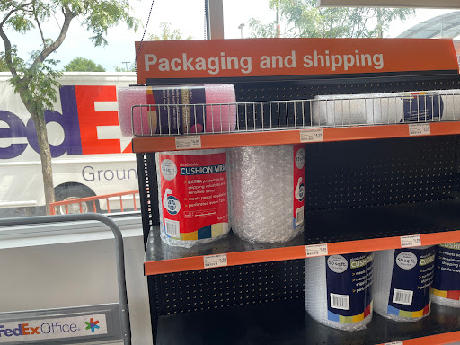 Print Shop «FedEx Office Print & Ship Center», reviews and photos, 612 W 47th St, Kansas City, MO 64112, USA