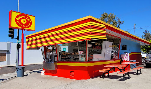 Donut Shop «Donut Hut», reviews and photos, 2025 W Magnolia Blvd, Burbank, CA 91506, USA