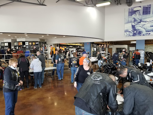 Motorcycle Dealer «Lake Shore Harley-Davidson», reviews and photos, 14000 W Rockland Rd, Libertyville, IL 60048, USA