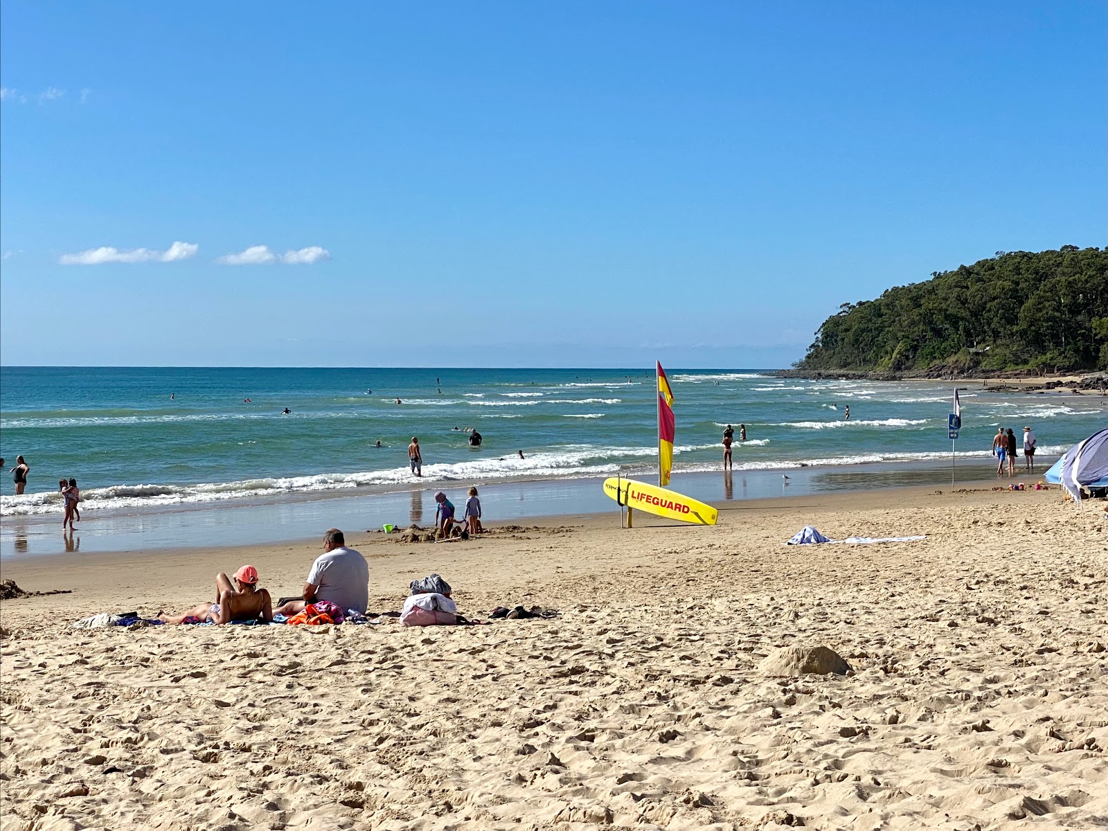 Foto di Noosa Heads Main Beach sorretto da scogliere