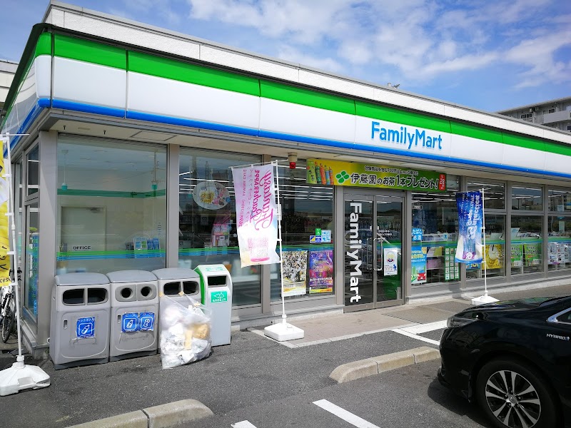 ファミリーマート 苅田バイパス磯浜店