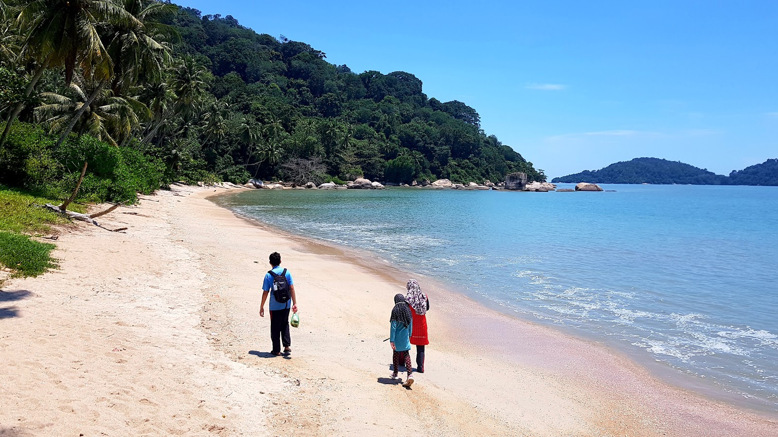 Foto de Esen Beach com areia brilhante superfície