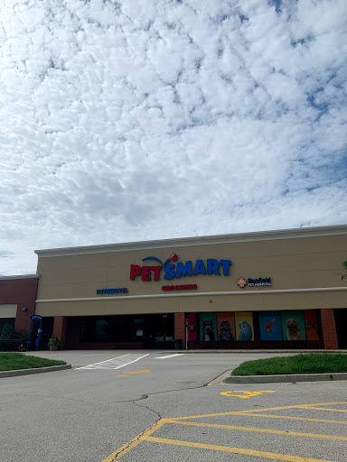 Pet Supply Store «PetSmart», reviews and photos, 700 N Milwaukee Ave, Vernon Hills, IL 60061, USA