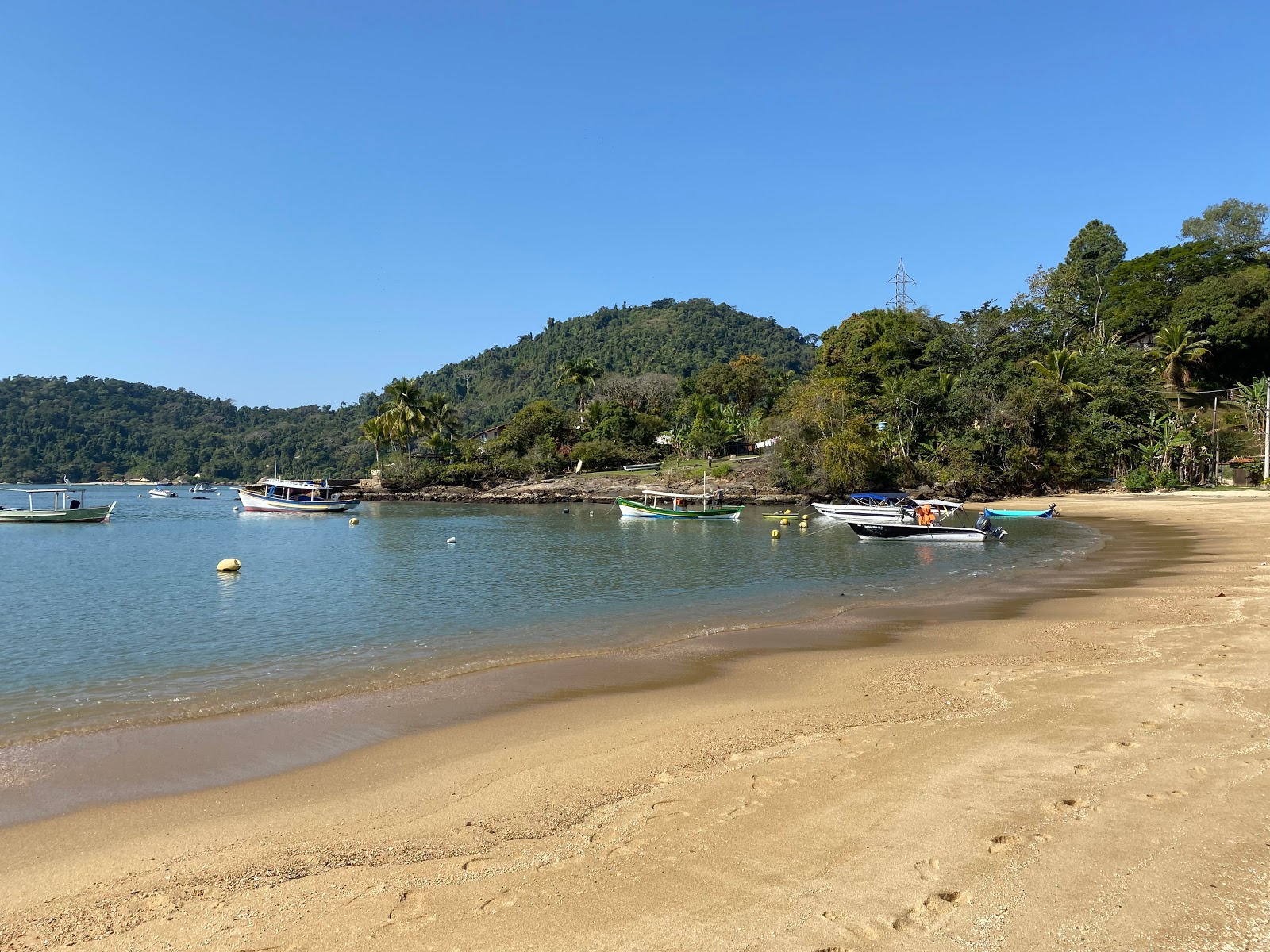 Fotografie cu Praia Mare cu o suprafață de apa pură turcoaz