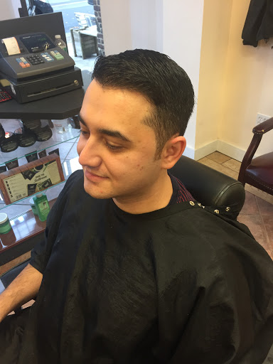 Barber Shop «Larchmont Barber Shop», reviews and photos, 1934 Palmer Ave, Larchmont, NY 10538, USA