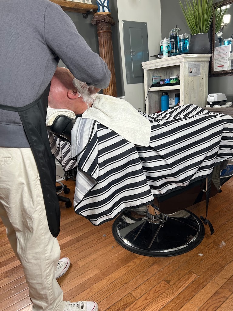Dan the Barber 10974