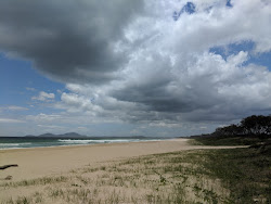Foto de Off Leash Dog Beach rodeado por montanhas