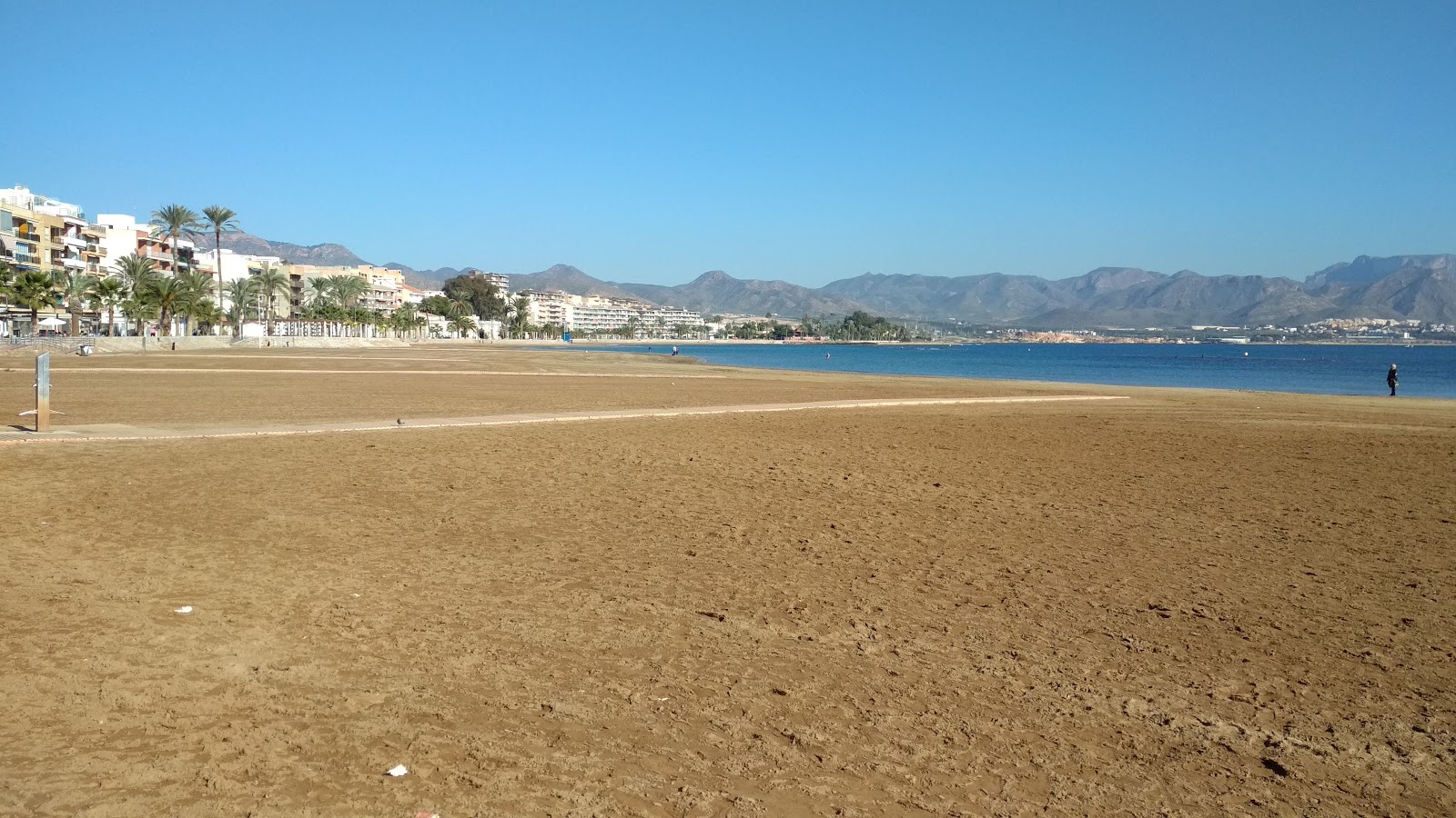 Playa del Puerto'in fotoğrafı - rahatlamayı sevenler arasında popüler bir yer