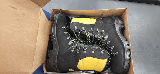 Shoe Store «Santa Rosa Shoes», reviews and photos, 2255 Cleveland Ave, Santa Rosa, CA 95403, USA