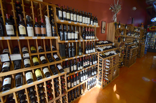 Liquor Store «Esplanade Wine & Spirits», reviews and photos, 2948 W Euclid Ave, Arlington Heights, IL 60005, USA